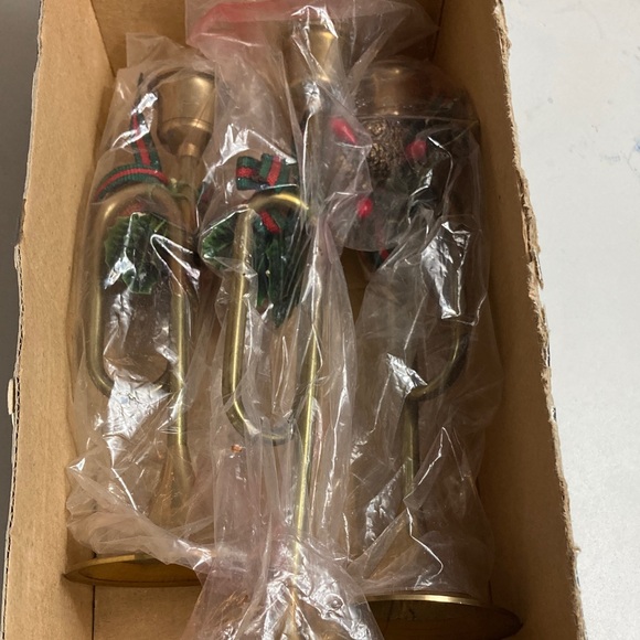 Vtg Brass Bugle Candle Holder Set w/ Pine and Holly - Picture 6 of 6